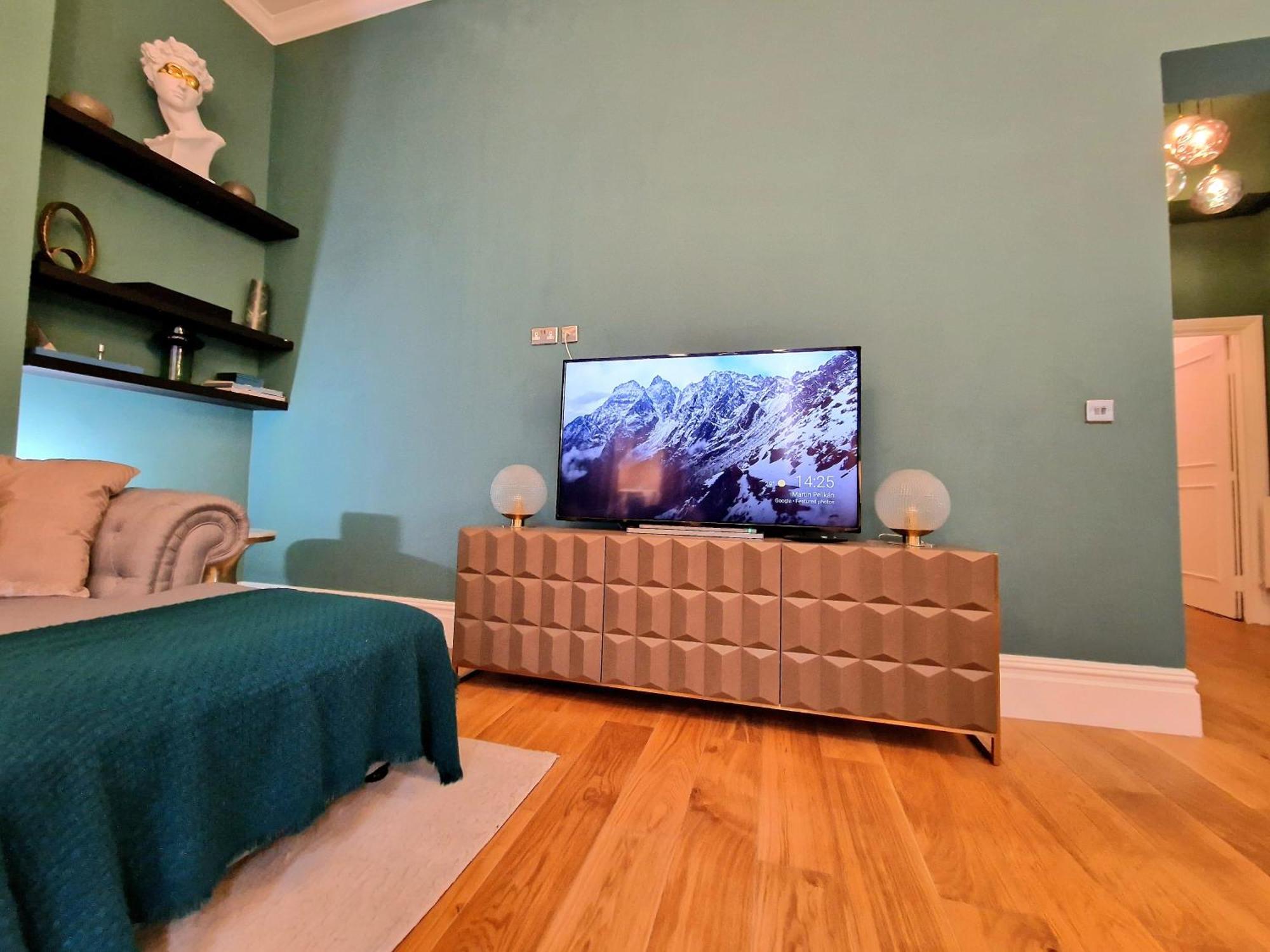 Stunning Hyde Park Home, Ground Floor Maisonette, Duplex, Near Tube Metro Stations London Eksteriør billede