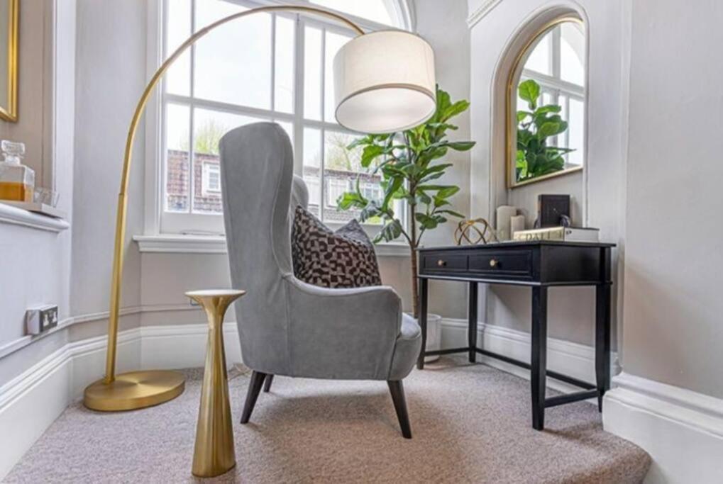 Stunning Hyde Park Home, Ground Floor Maisonette, Duplex, Near Tube Metro Stations London Eksteriør billede