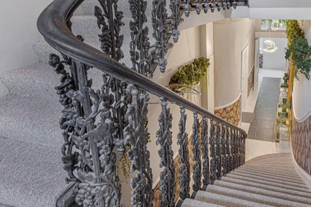 Stunning Hyde Park Home, Ground Floor Maisonette, Duplex, Near Tube Metro Stations London Eksteriør billede