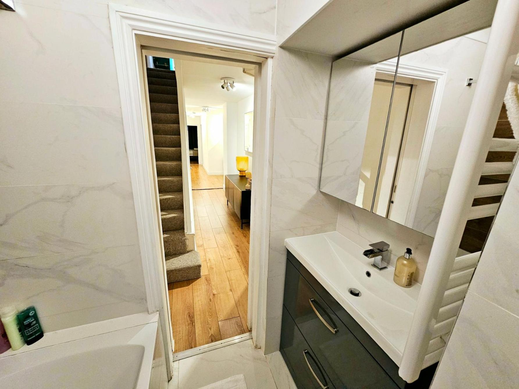 Stunning Hyde Park Home, Ground Floor Maisonette, Duplex, Near Tube Metro Stations London Eksteriør billede